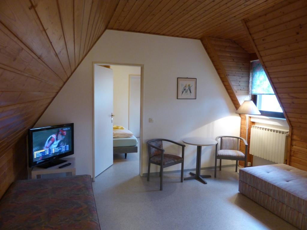 Gaestehaus An Der Rheinbruecke Altlussheim Esterno foto